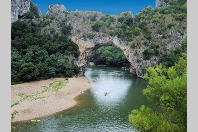 Отель Le Mouleyras Saint-Montan Экстерьер фото
