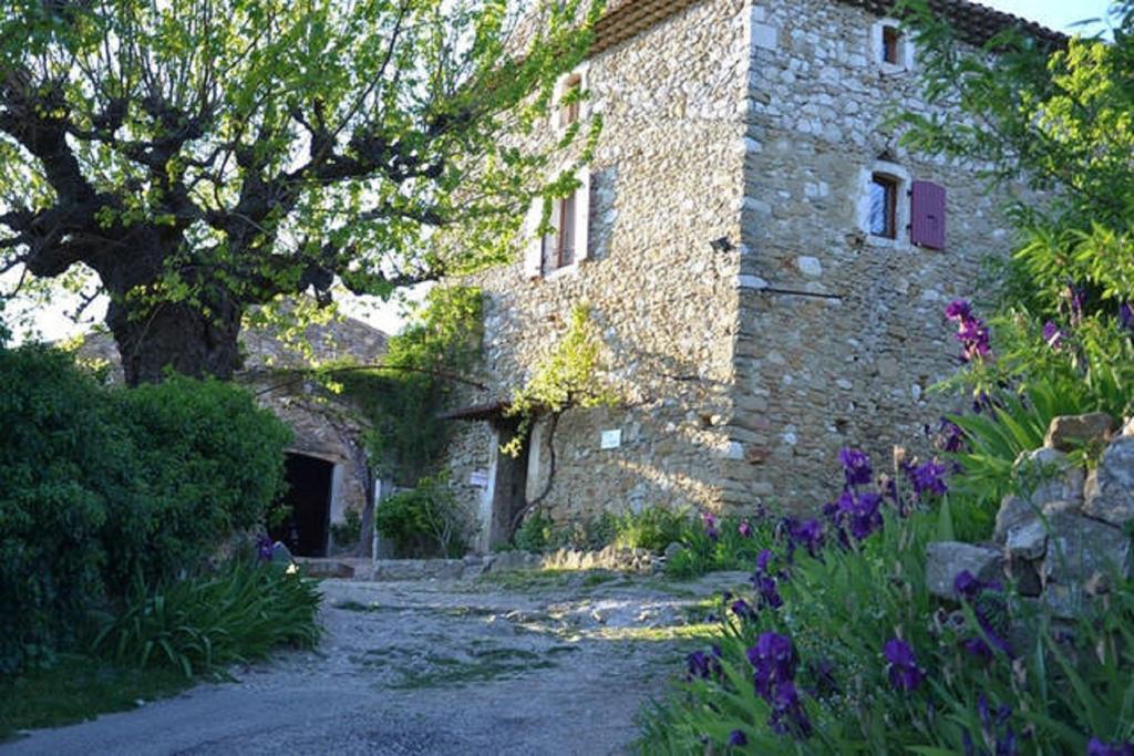 Отель Le Mouleyras Saint-Montan Экстерьер фото